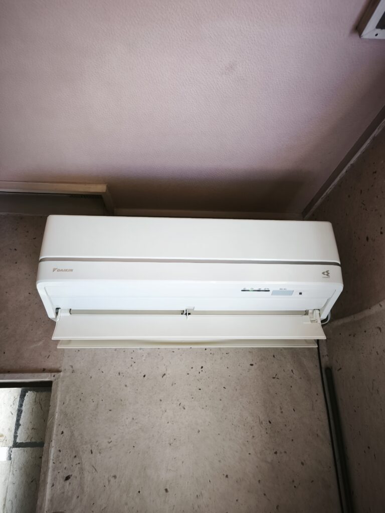 【施工事例】東金市のエアコンクリーニング｜2018年製DAIKIN AN28VASK-W