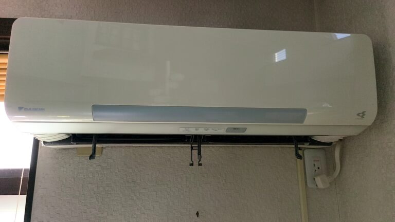 【施工事例】四街道市のエアコンクリーニング｜2012年製DAIKIN AN56NRP-Wの14年分の汚れ