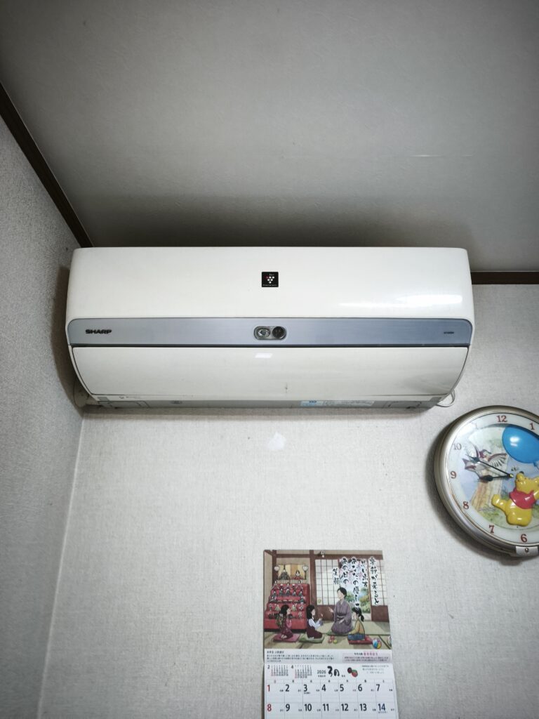 【施工事例】千葉市稲毛区のエアコンクリーニング｜2015年製SHARP AY-E25SXの驚きの汚れ