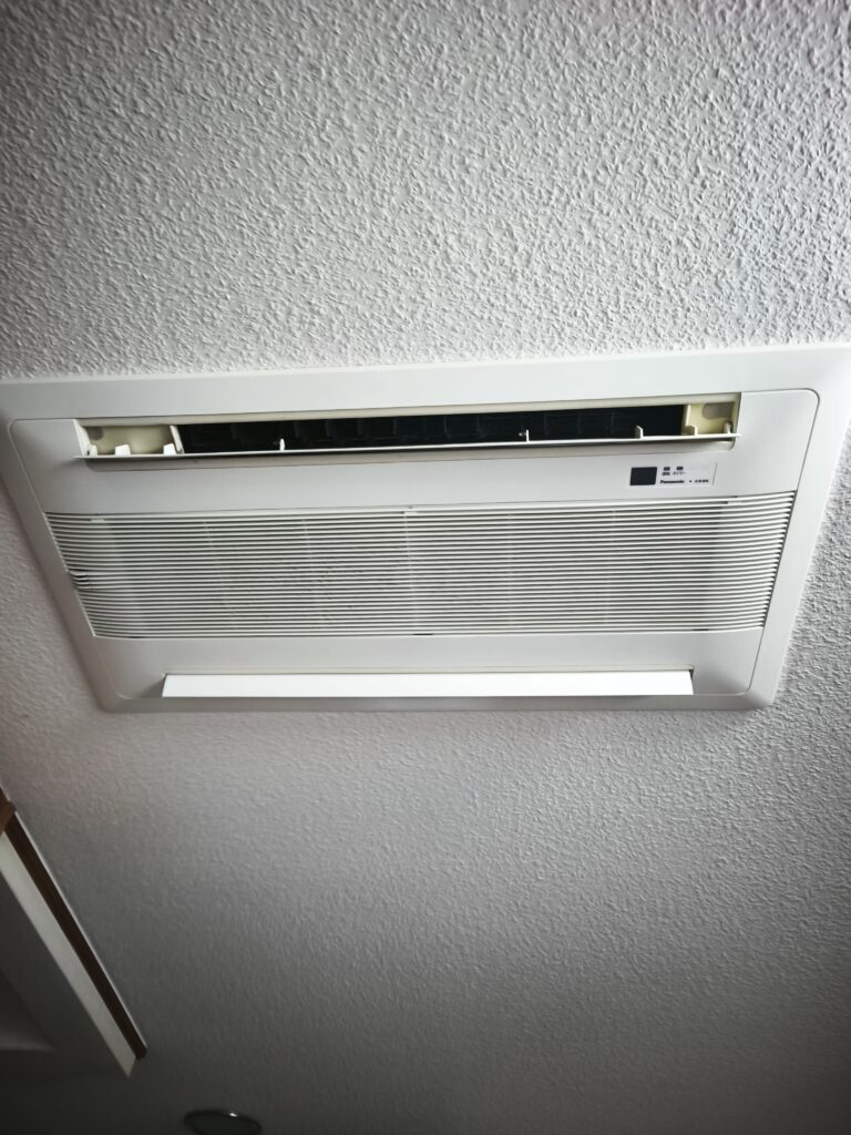 【施工事例】佐倉市の天井埋込エアコンクリーニング｜Panasonic・送風ファン黒カビ除去