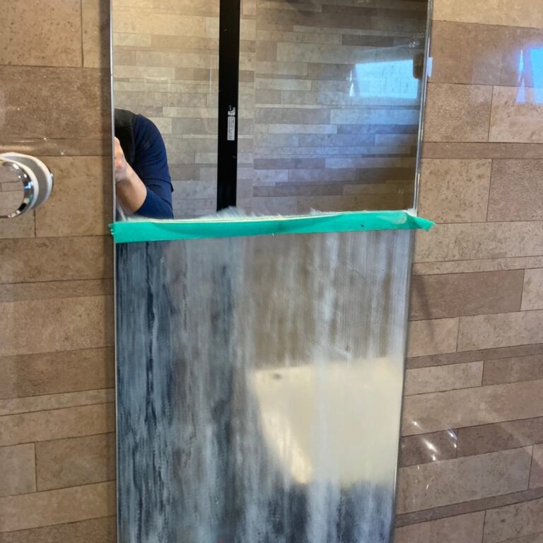 【施工事例】八街市の浴室鏡の水垢除去｜諦めていた頑固な水垢もプロの施工でここまでキレイに